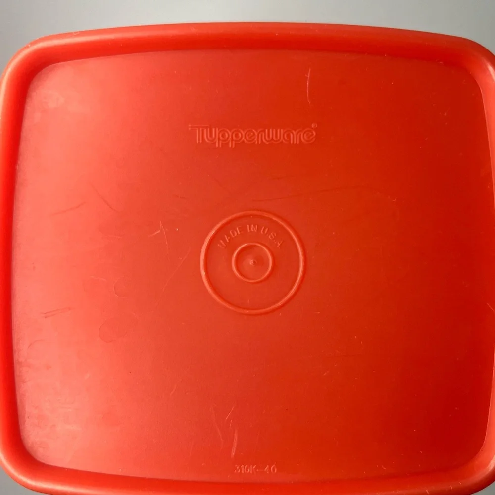 Tupperware vintage red